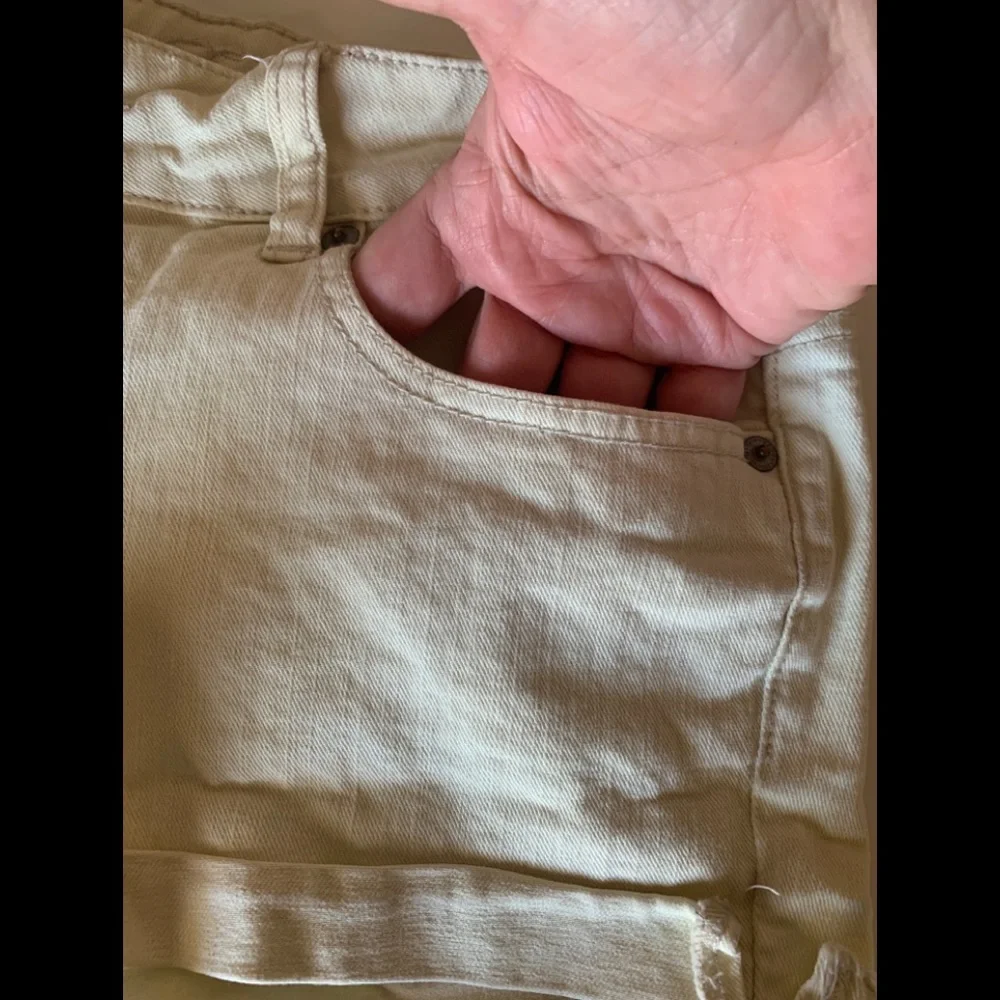 American Eagle Pale Yellow Shorts